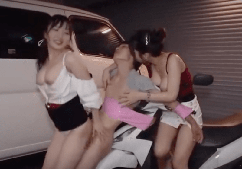 【さつき芽衣・月野かすみ】巨乳ギャル2人と拘束されたM男が3Pハーレムエロタレ用アダルトAV無料エロ動画♡