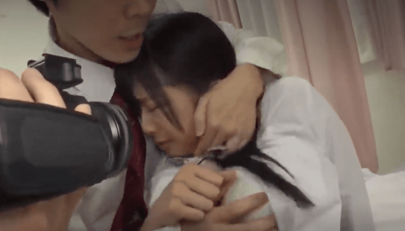 【前乃菜々】貧乳ロリ系JKとレイプ乱交エロタレ用アダルトAV無料エロ動画