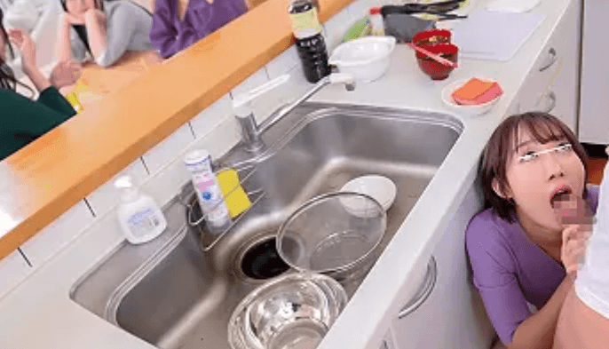 【素人】爆乳ギャル+貧乳ロリ系スレンダー美少女と手コキフェラ+騎乗位5PハーレムエロタレアダルトAV無料エロ動画