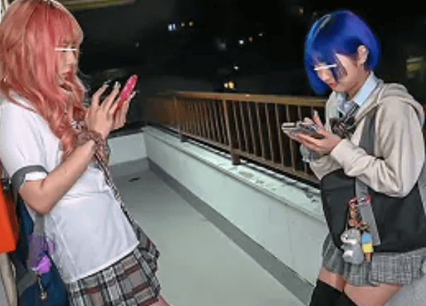 【素人】貧乳ロリ系スレンダー美少女ギャルJKと手コキフェラ+3PハーレムエロタレアダルトAV無料エロ動画