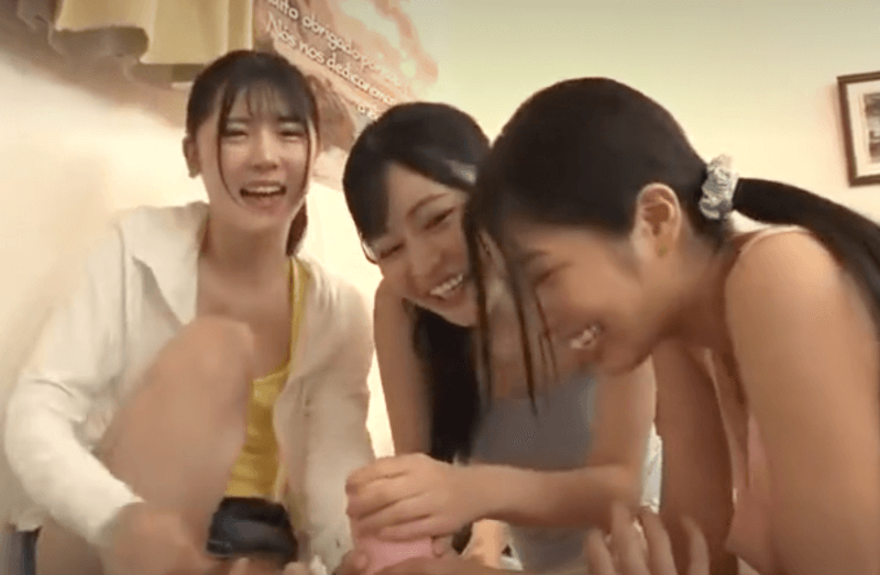 【素人】貧乳ロリ系スレンダー美少女JKとM男童貞が逆レイプオナサポ手コキ4PハーレムエロタレアダルトAV無料エロ動画
